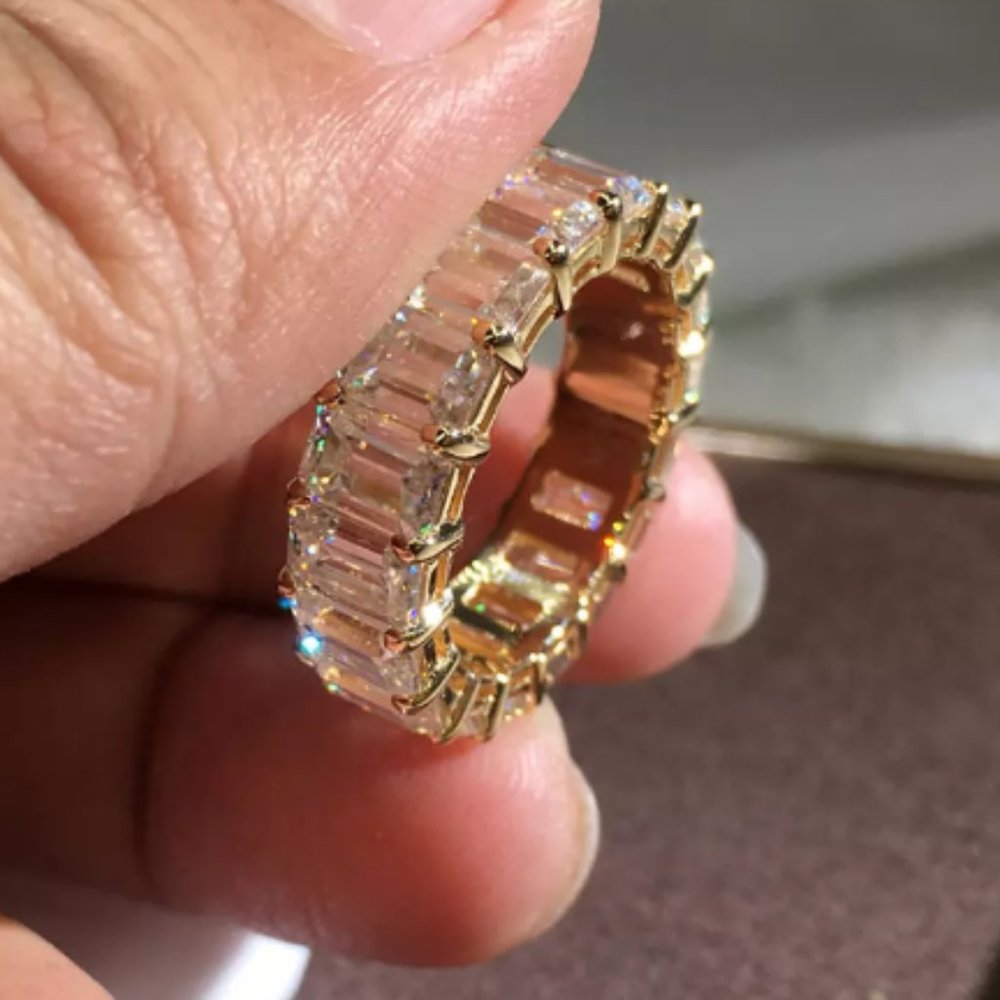 Luxurious Cubic Zircon Fashion Ring, Size 8